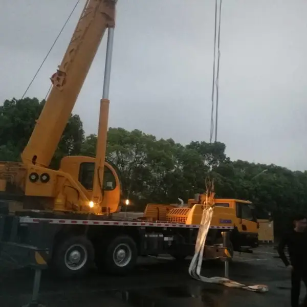 上海金山区吊车出租新日路叉车出租随车吊货仓搬迁机器搬运