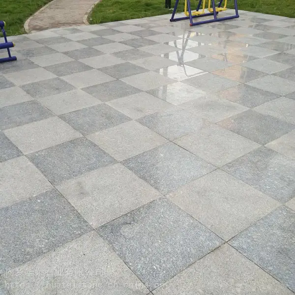 �����滨�׻��������ʯ����С���㳡���е��ذ�ש����ʯ��ש
