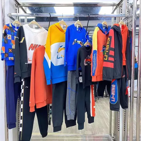 品牌折扣童装货源找广州世通服饰