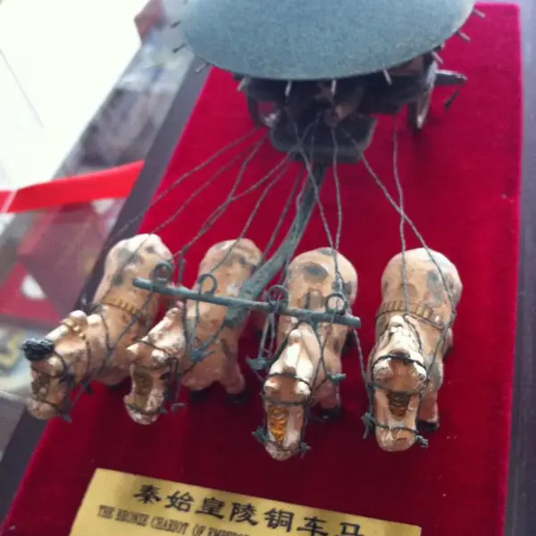 马踩云雀西安铜车马铜奔马摆件 青铜材质的定制的马工艺礼品陕西特色唐马工艺品