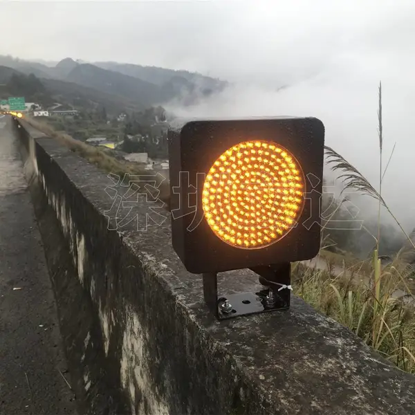深圳立达智能雾灯 高速公路雾区警示灯 太阳能LED智能雾灯