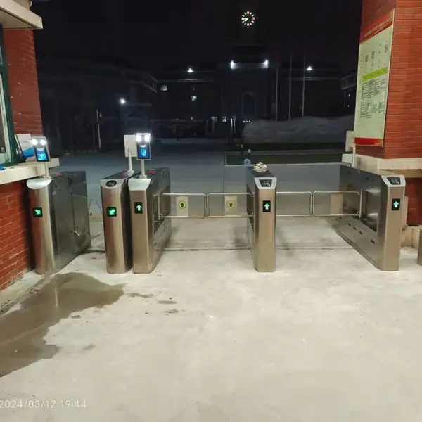 咸阳市停车场道闸安装小区起落杆系统液压升降柱-厂家直供