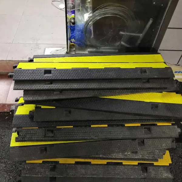 线槽减速带出租,线槽板出租,活动线槽出租