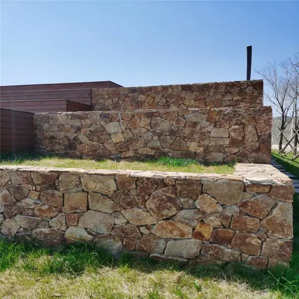 建筑景观 黄锈石垒墙石 红色砌墙毛石块 景观石头墙
