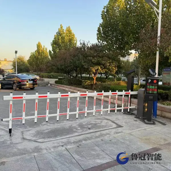 兰考县专业厂家直供车库道闸门遥控起落杆摆闸翼闸三辊闸安装