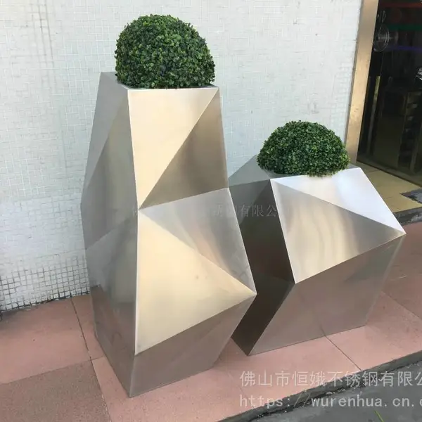 几何面多边形花箱 不锈钢烤漆花盆 带脚轮户外可移动花箱 定制不锈钢花盆花钵 金属花瓶