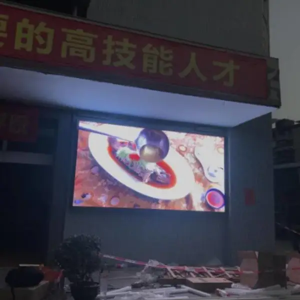 ��������ȫ��LED��Ļ������ǽ��װ�������������LED���������Ǯһƽ��