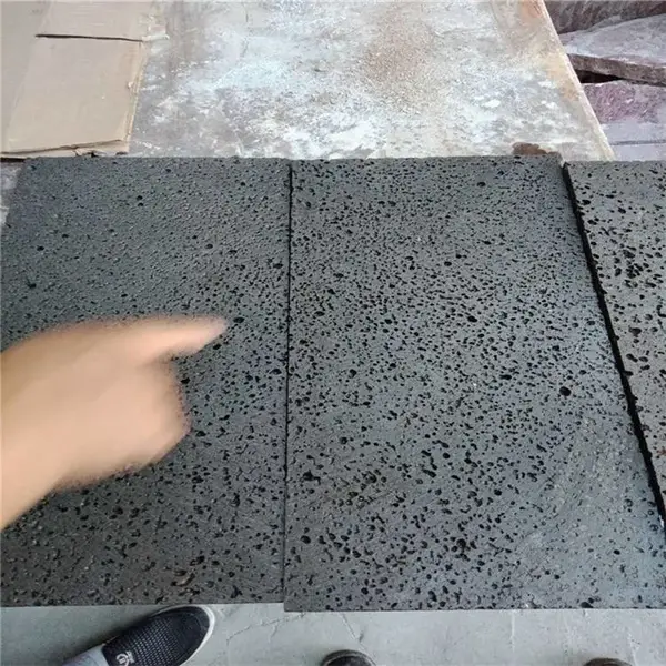 厂家火山岩工程板 灰黑色火山石规格石材板 洞石