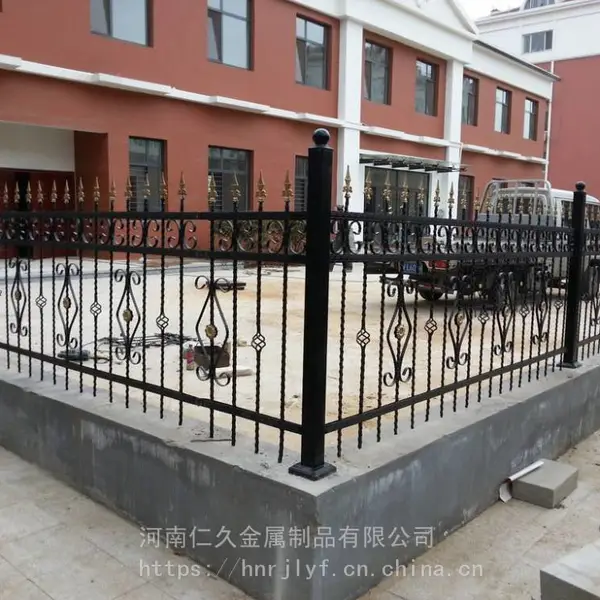 新乡长垣铁艺锌钢护栏围墙防护栅栏 单花环C型锌钢铸铁围墙护栏