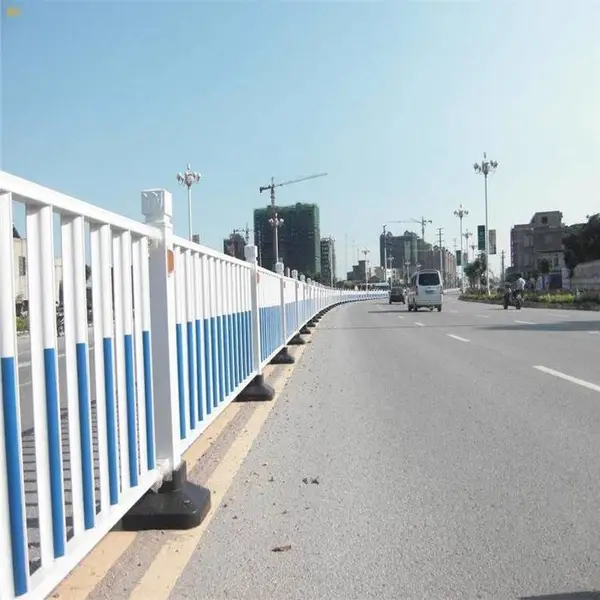 反光标市政护栏 路中防护栏 太阳能灯道路护栏