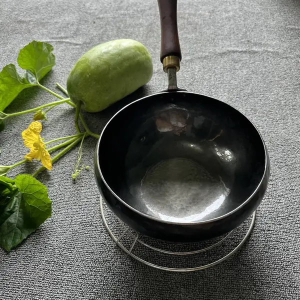 家用炒菜勺无涂层中式炒锅价位章邱正宗铁锅厂家