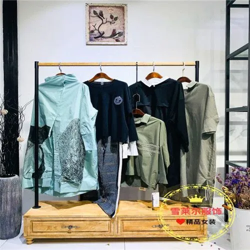 杭州女装品牌服饰库存尾货批发艾沸时尚款风衣外套厂家货源新款组合包