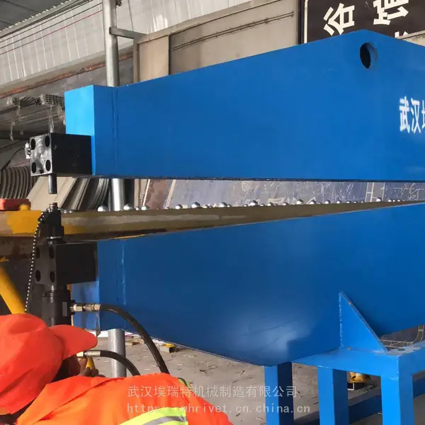 标志牌铆钉机2.4米大幅面自动铆钉机