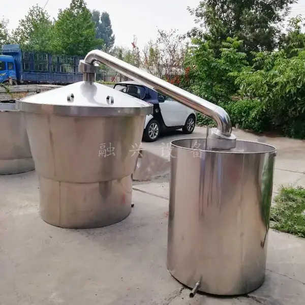 白酒蒸馏酿酒设备 不锈钢酒容器曲阜生产厂家 加工白酒的设备一套多少钱