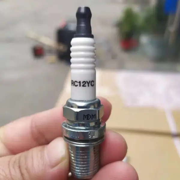 隆鑫2V90F双缸汽油机火花塞隆鑫35马力双缸汽油机专用火花塞RC12YC