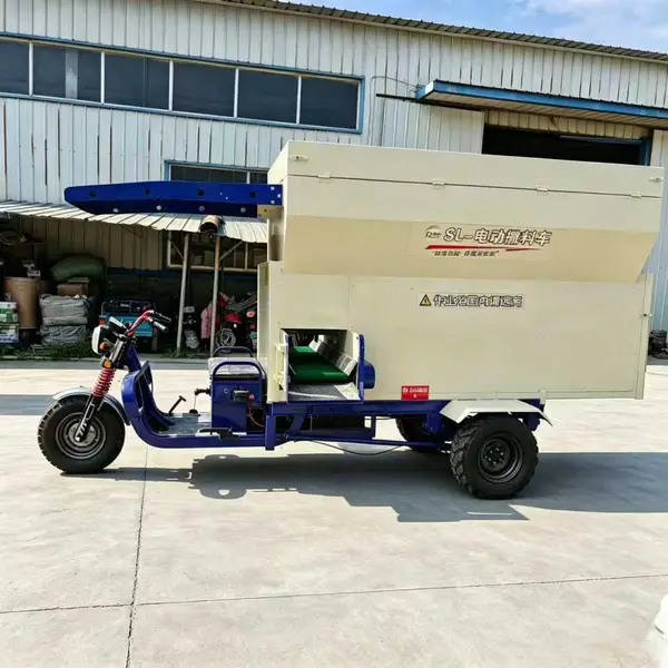 小型三立方抛料车 养牛场饲料喂料车 青贮料自动撒料车