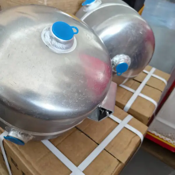 重汽豪沃T7HTXT5GMAX汕德卡豪瀚5升铝合金储气筒WG9000360777
