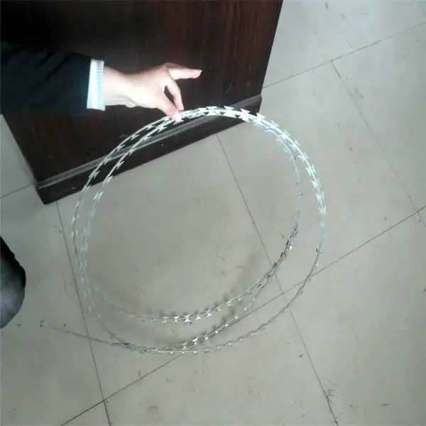 刺丝刺绳产品 PVC铁蒺藜 包塑刀片滚笼