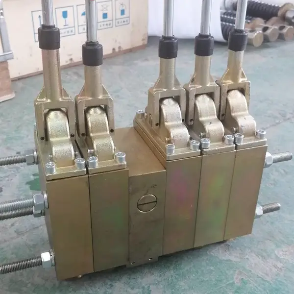 三一ZFG7600/20/34支架配件ZT/AJ200c前梁千斤顶及TLZJ.213耳轴投产生产中