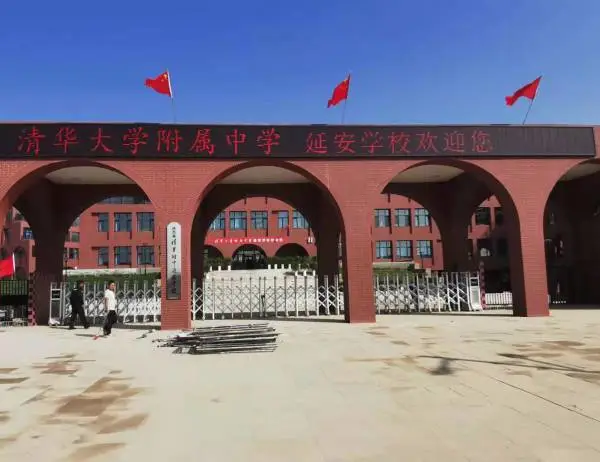 户外立柱全彩显示屏 延安立柱三面广告屏 延安学校led显示屏 钧鼎电子户外全彩显示屏 户外p5全彩