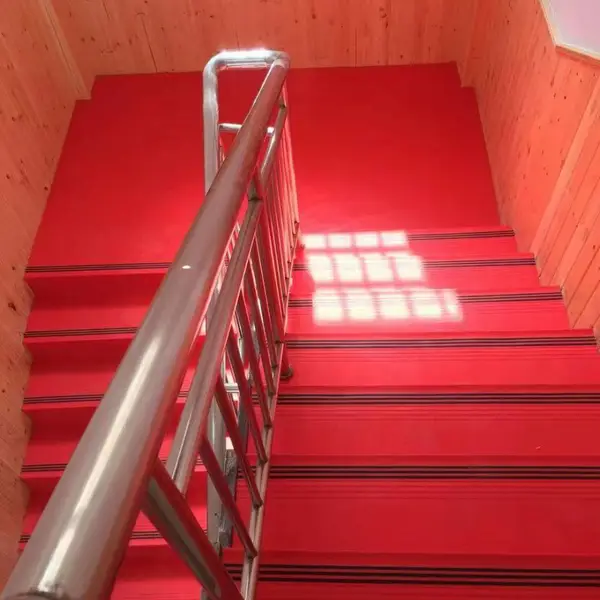 幼儿园展厅灰色台阶防滑地垫水泥直接铺PVC楼梯踏步板防滑板