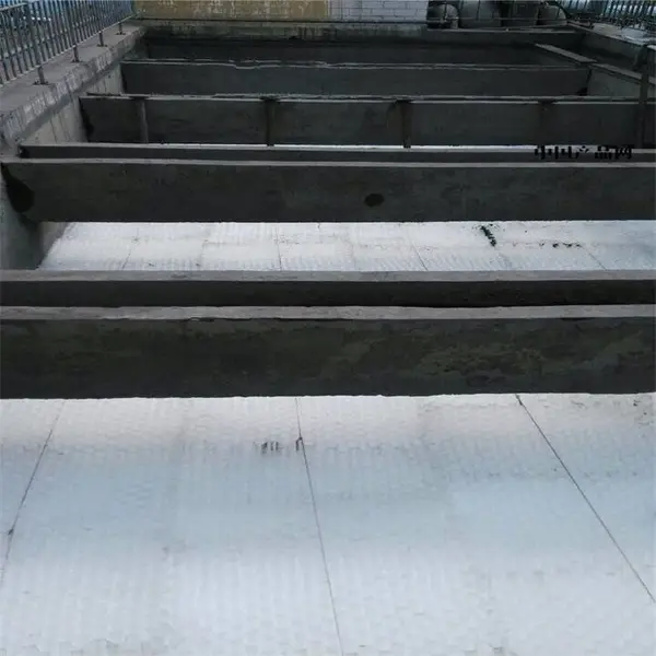 水处理斜管填料安装厂家 斜管沉淀池蜂窝斜管填料规格齐全 欢迎选购
