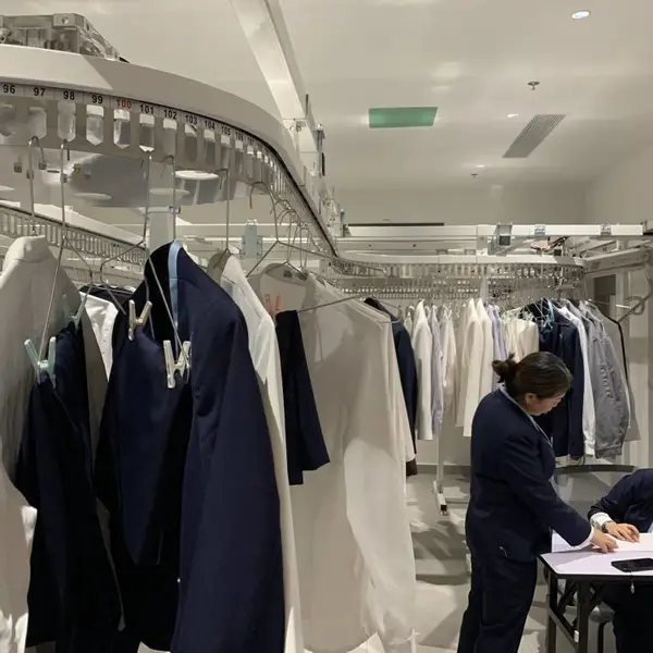 厂家供应 广州 自助取送全场景工服管理服务 自助刷脸取衣设备