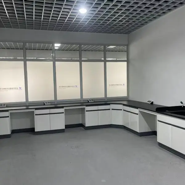 防腐蚀易清洁全钢实验操作台 潍坊厂家可非标定制 交期稳定