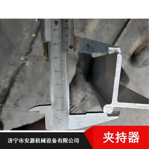防溢裙板夹持器 电厂用导料槽夹持器不锈钢螺栓 压紧装置夹持器