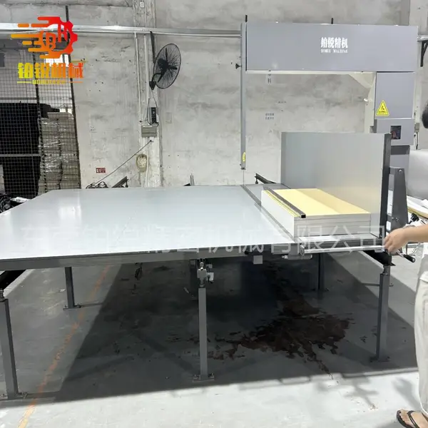 东莞铂锐立切机海绵制品竖切机精密海绵直切机高速切割机