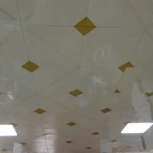 欧陆滚涂珠光白铝扣板 家居厨卫吊顶扣板天花 防火300×300集成吊顶