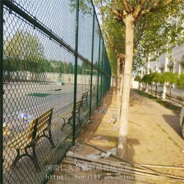 体育场围网球场包塑铁丝隔离护栏勾花篮球场防护网菱形包胶足球网