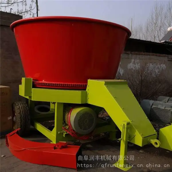 内蒙养殖场圆盘式高喷粉碎机 润丰工厂直销大型草捆破碎机