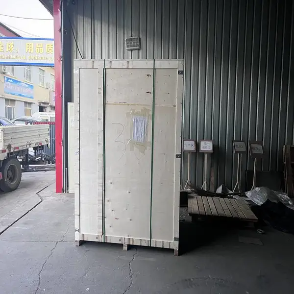 黄岛大型设备木箱侧面可开门,方便中途检查货物