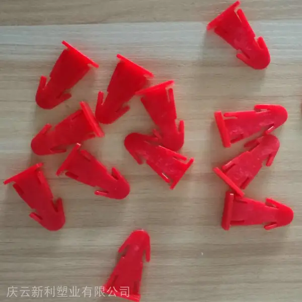 法兰塑料桶插销 塑料插销 包箍桶塑料卡扣 塑料销子 红色销子新利厂家