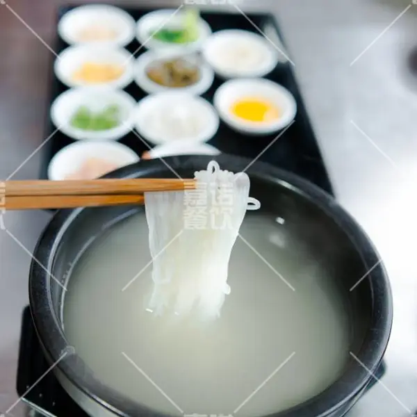 云南过桥米线总部扶持技术培训 店面选址