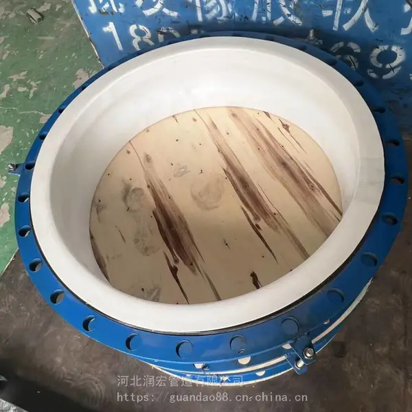 DN500 1.6MPa过石灰浆液衬四氟橡胶软接头 锻打法兰橡胶膨胀节