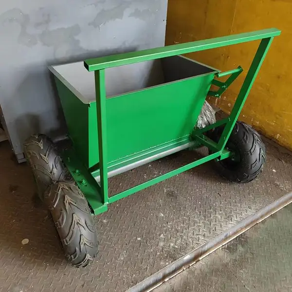 足球场梳理工具刷草机 园林机械草坪上梳理杂草 人造草坪梳草机