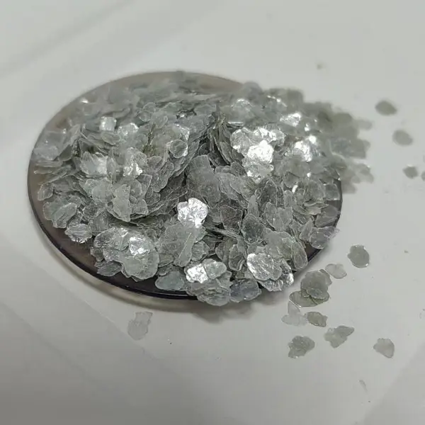 粗颗粒天然白云母岩片 高白度 艺术涂料水磨石文化石用天然岩片