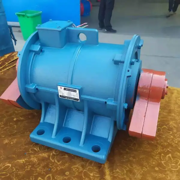 养猪设备专用漏粪板 交流电机震动电机6级3.7KW60KN震动器 振动设备订做 电机咨询电机维修