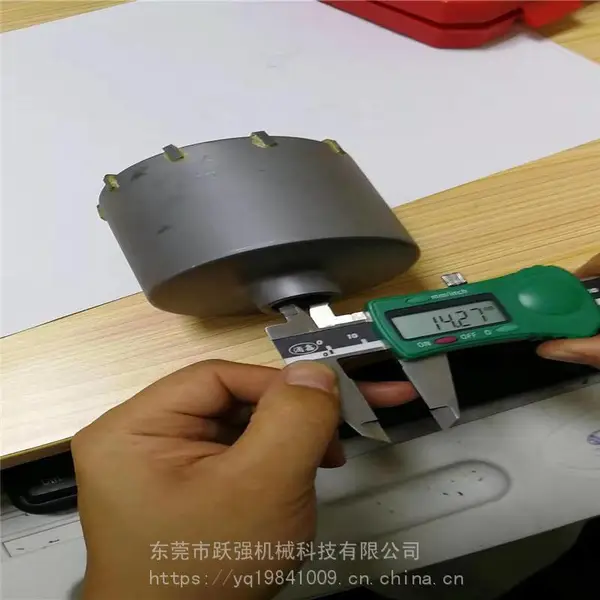开孔器自动喷砂机热销中_合金开孔器喷砂机_硬质合金钻头喷砂机