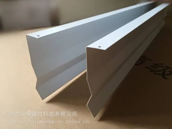 铝合金踢脚线 珠海木纹挂片幕墙 超市滴水铝挂片 今.美斯顿 金属材质铝挂片