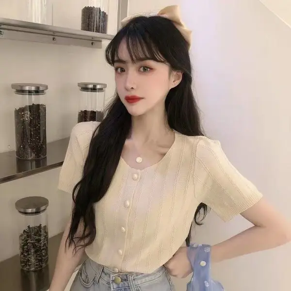 东莞大朗针织短袖货源批发 一万件杂款背心吊带便宜处理 低至几块钱一件