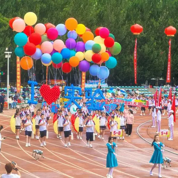 大连学校运动会遮阳棚出租-气球拱门布置-助威红鼓租赁