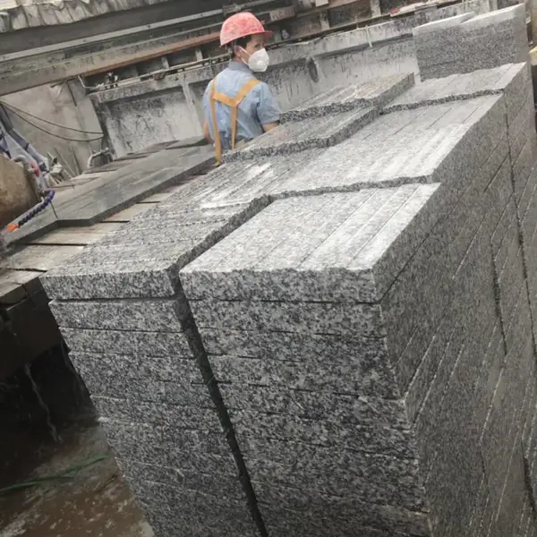 ���ڴ���ʯʯ�ĳ�����������ʯ���˳��Ҵ���һ�����������ż���