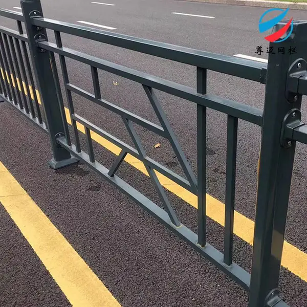 六安道路护栏隔离栏 城市道路防护栏 马路中央隔离护栏