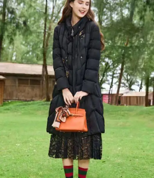 宝莱国际冬装 保暖舒适鹅绒服 石井品牌折扣女装 折扣羽绒服批发