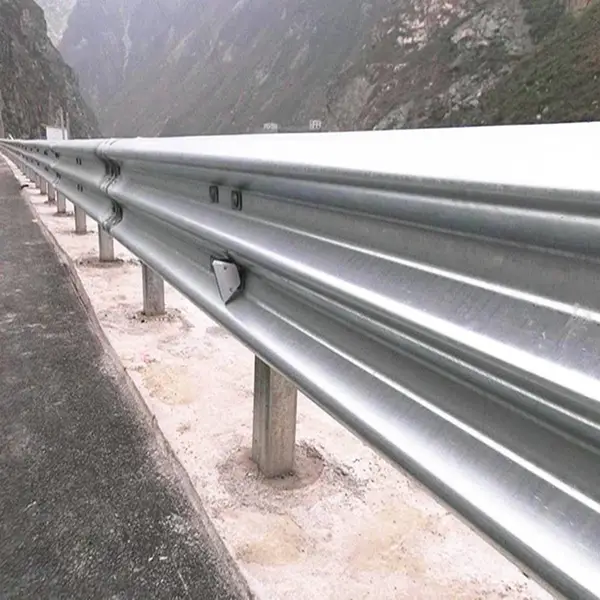 Q235四川甘孜高速公路波形护栏板四波昆明波形护栏板